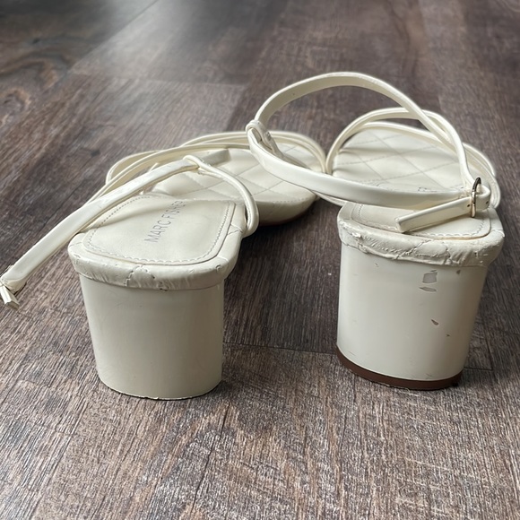 Strappy 90’s sandals - Picture 3 of 4